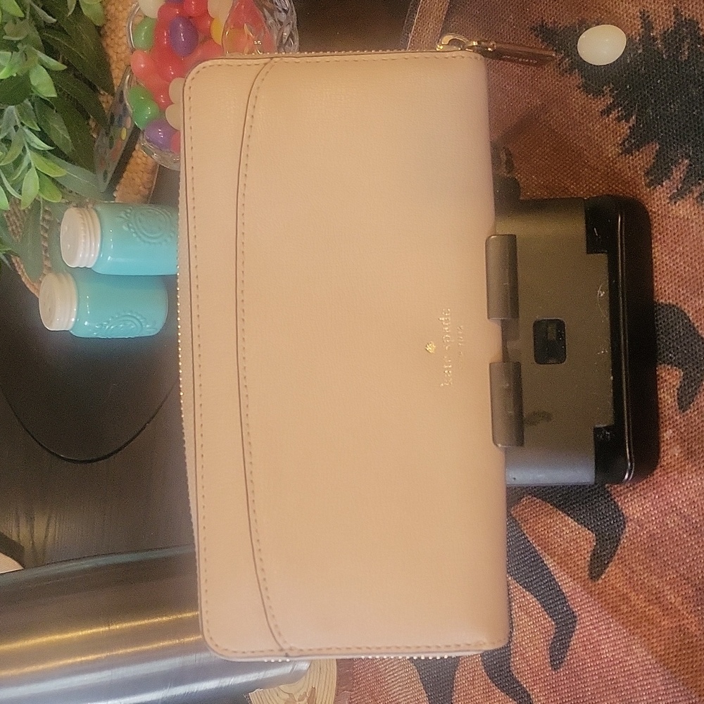 Kate Spade Wallet - Picture 4 of 8